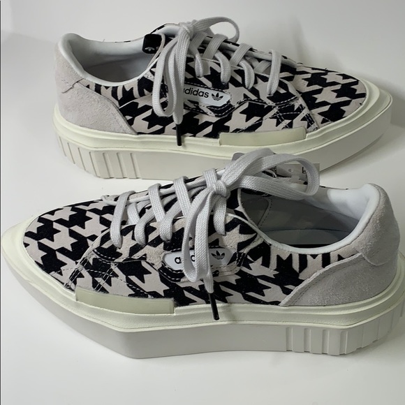 Adidas Hypersleek Originals NWT Statement Shoes - Picture 4 of 9